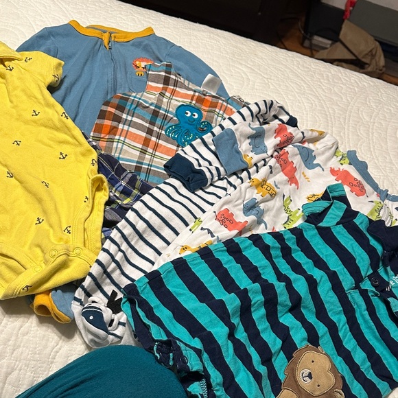 6 months baby bundle of outfits Colorful Baby Bodysuits and Rompers Set - Picture 1 of 7